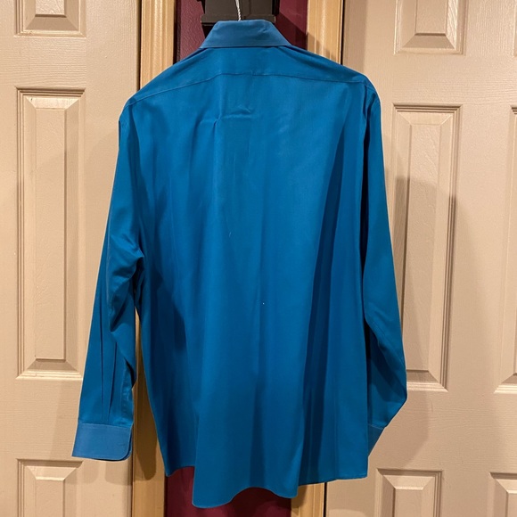 Van Heusen Button Down - Picture 5 of 6